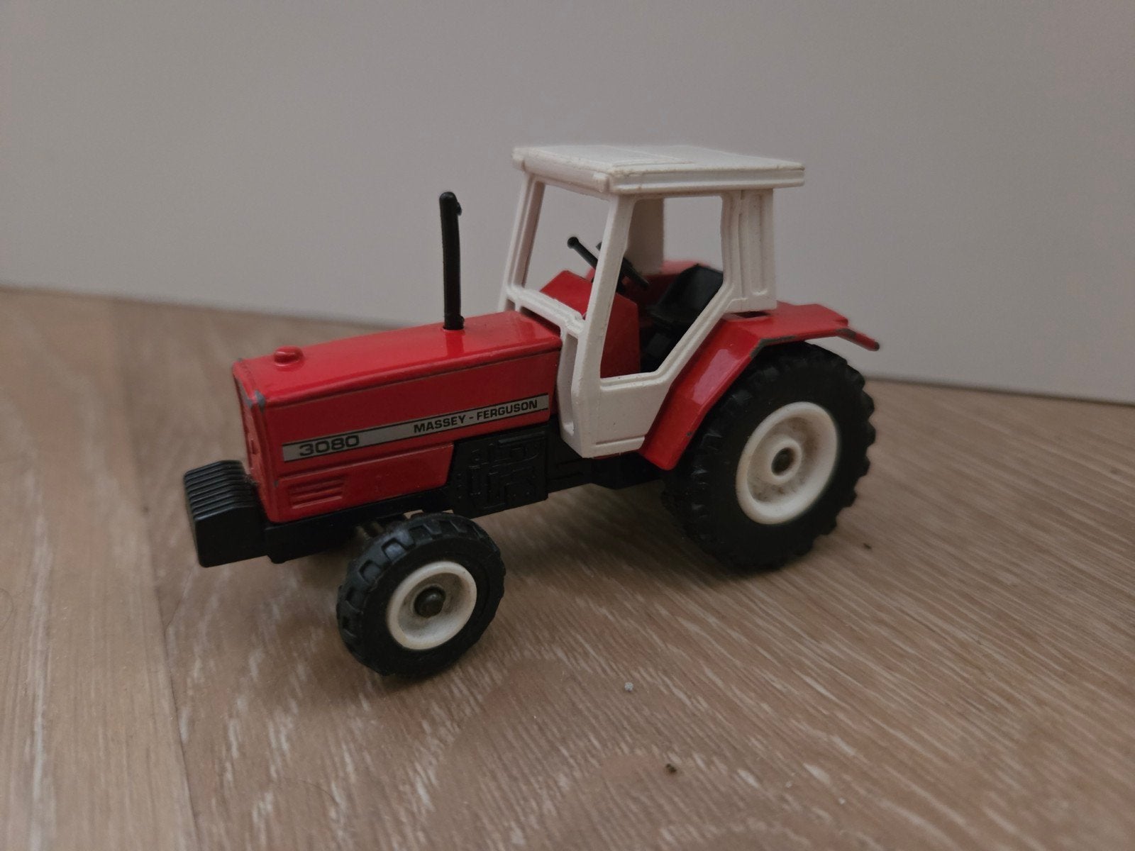 Siki Massey Ferguson 3080 Tractor Model - Rood/Wit, Overige merken, Gebruikt, 1:32 tot 1:50, Overige typen