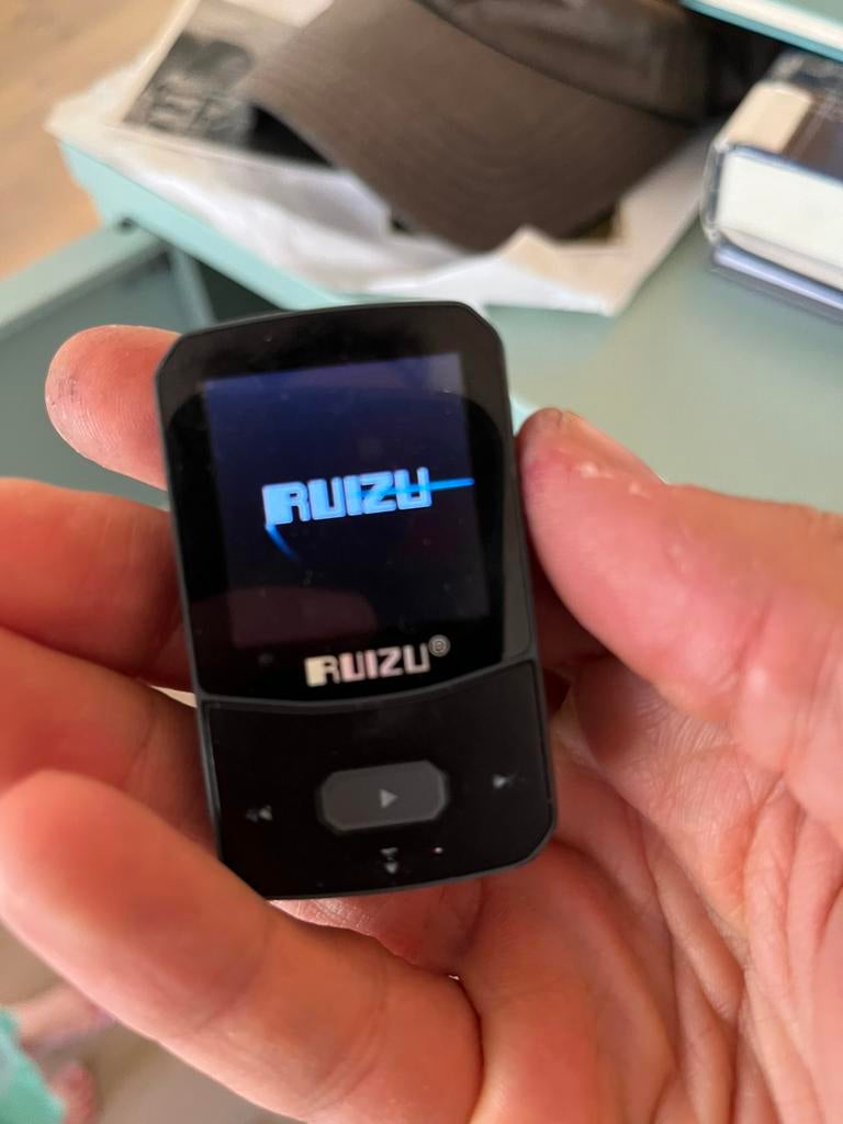 Sansa Clip clone HiFi Ruizu x52 8gb flac mp3 met fm-radio, Audio, Tv en Foto, Mp3-spelers | Apple iPod, Ophalen of Verzenden, Zo goed als nieuw
