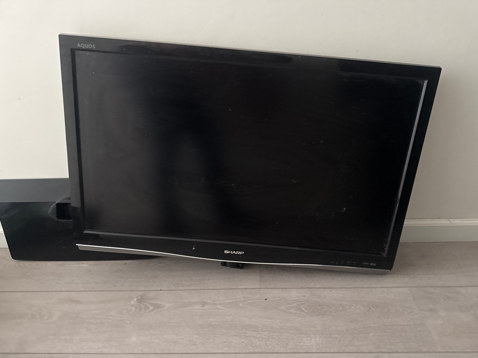 Sharp Aquos LCD TV - Compacte televisie, Audio, Tv en Foto, Televisies, Ophalen, Gebruikt, 50 Hz, Minder dan 40 cm