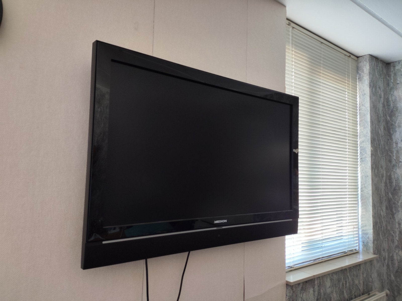 Medion Life 107 cm LCD-TV met afstandsbediening, Gebruikt, LCD, 100 cm of meer, Ophalen