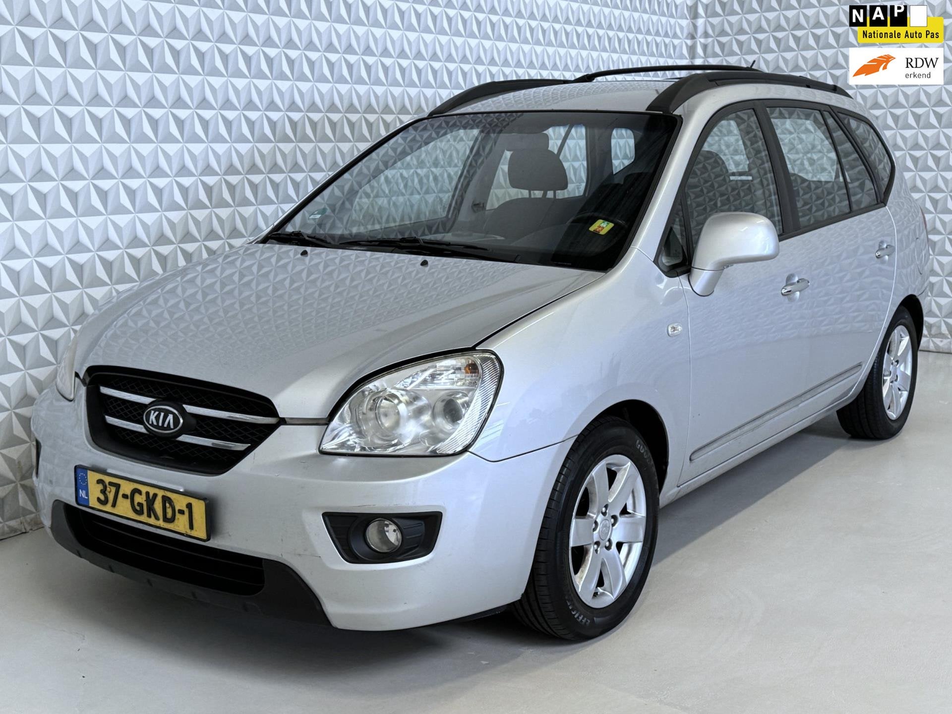 Kia Carens 2.0 CRDi X-ecutive / EXPORT ONLY (2008), Auto's, Voorwielaandrijving, Stof, Gebruikt, Zwart