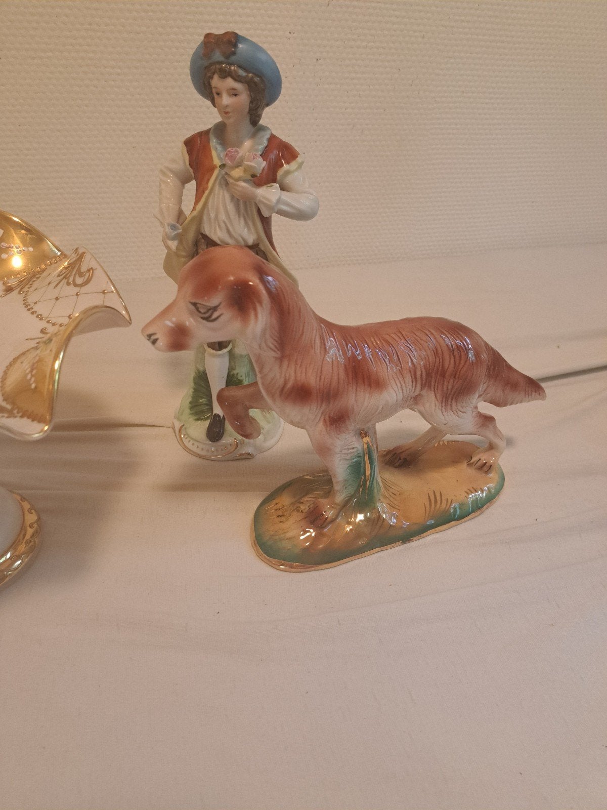 2 Capodimonte porseleinen beelden: man en hond, Antiek en Kunst, Ophalen of Verzenden