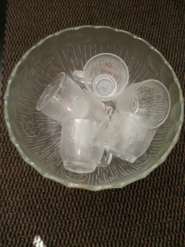 Bowlkom met bij behorende kopjes', Ophalen