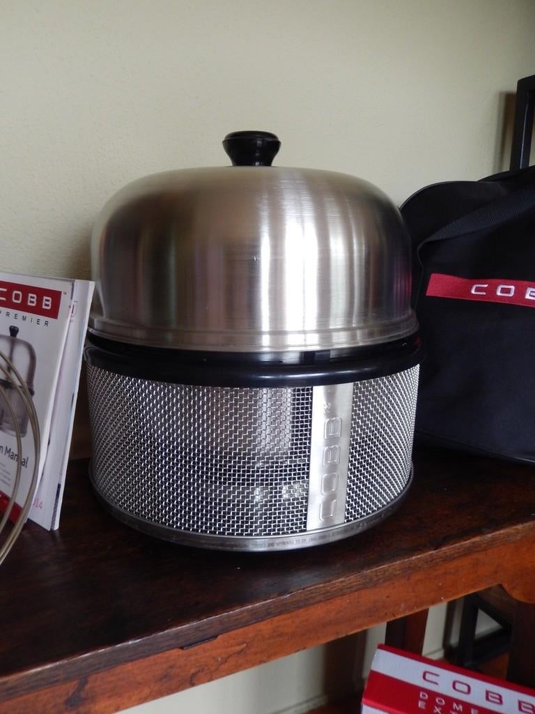 Cobb BBQ met 4 accessoires nieuw van € 325 voor € 175, Tuin en Terras, Houtskoolbarbecues, Ophalen, Nieuw, Cobb, Met accessoires