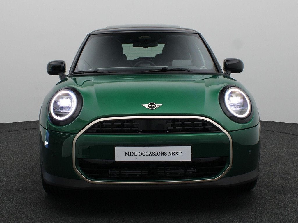 MINI Cooper C Favoured + M pakket + Getint Glas + Pano, Euro 6, 156 pk, Met garantie (alle), 4 stoelen