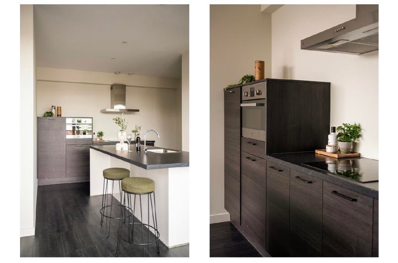 Moderne donkergrijze keuken met eiland en inbouwapparatuur, Huis en Inrichting, Keuken | Complete keukens, Ophalen, Gebruikt, 1412BA
