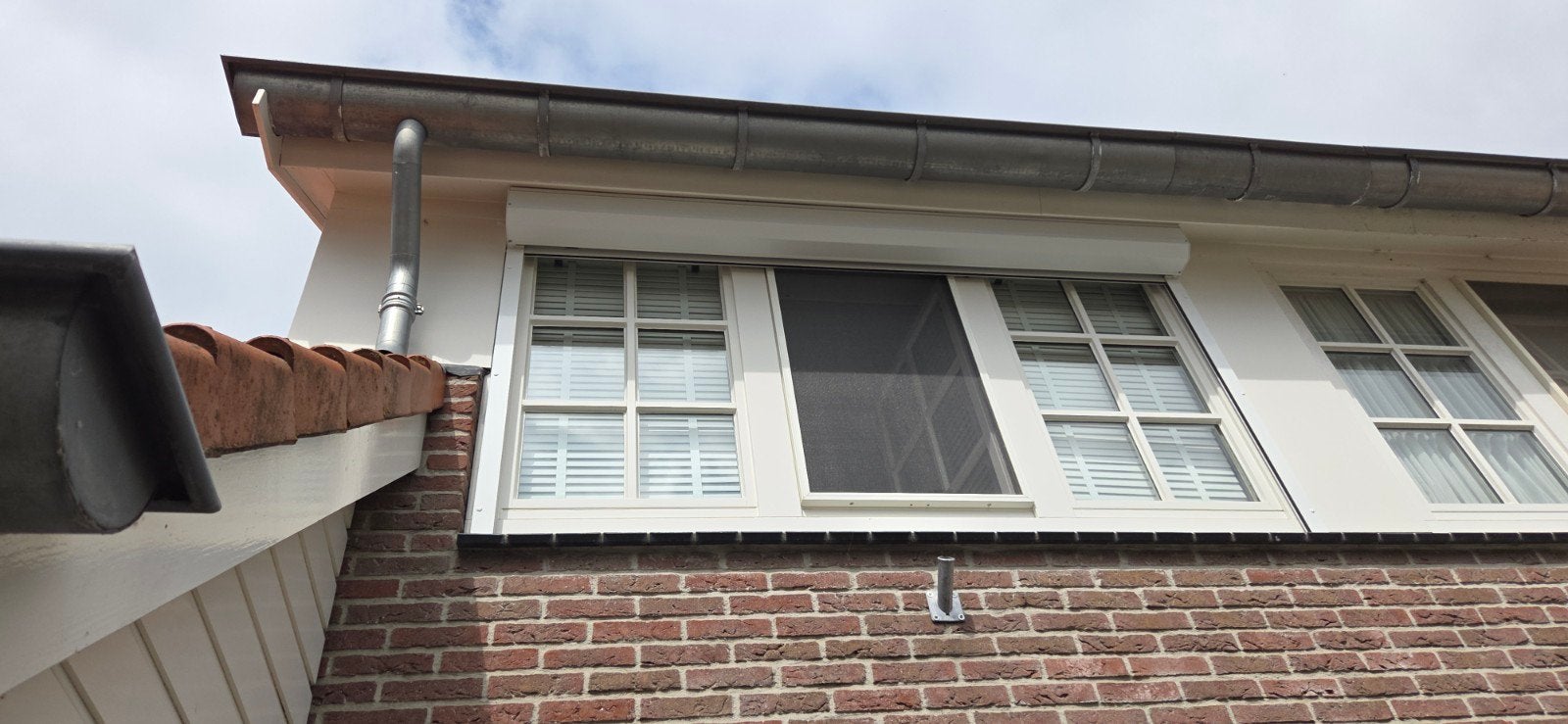 Elektrisch rolluik voor ramen, Doe-het-zelf en Verbouw, Rolluiken, Gebruikt, Ophalen of Verzenden, 200 cm of meer, Elektrische bediening