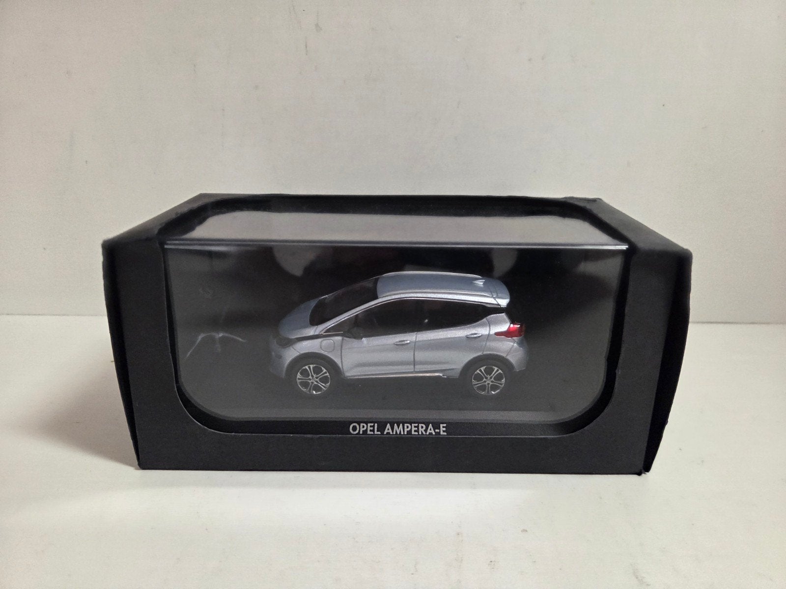 Opel Collection Opel Ampera E 1:43, Overige merken, Auto, ., Ophalen of Verzenden