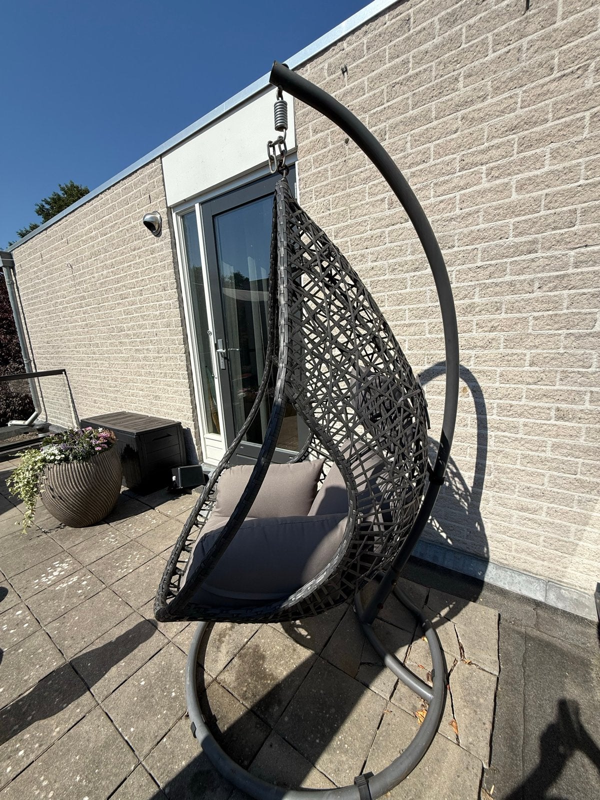 Hangstoel ei - 208cm hoog, 103cm diameter voet, Ophalen, Gebruikt, Wicker