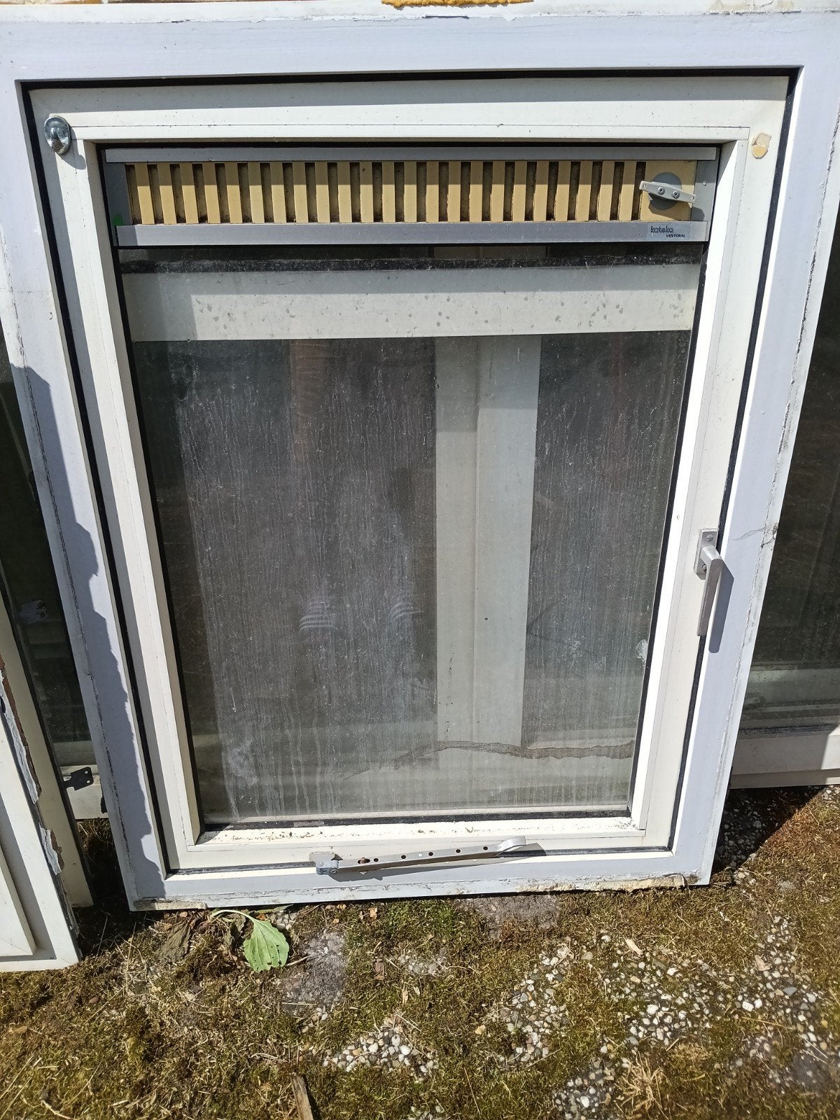 2 x Gebruikt kunstof  gevelraam met ventilatierooster, Doe-het-zelf en Verbouw, Glas en Ramen, Gevelraam of Ruit, Gebruikt, 80 tot 120 cm