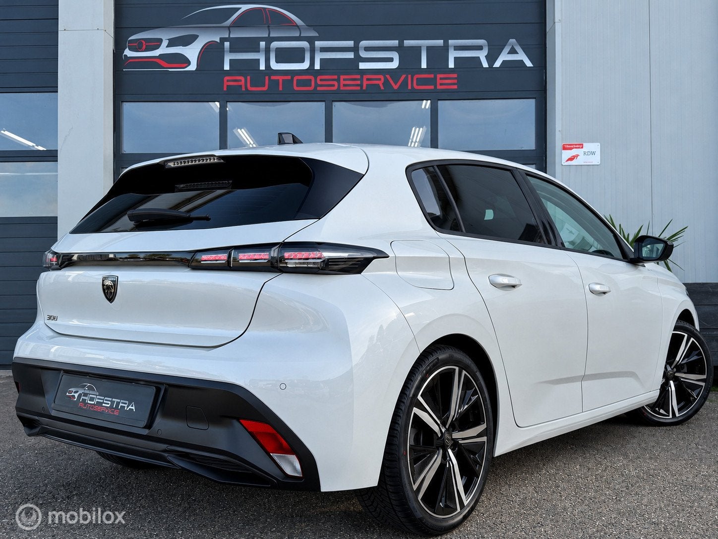Peugeot 308 1.2 PureTech Stoelverw CarPlay 18-inch AGR-Stoel, Dealer onderhouden, Gebruikt, Euro 6, 1199 cc