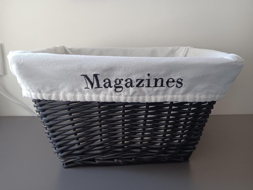 Rieten tijdschriftenmand met katoenen voering Magazines, Gebruikt, Mand, Ophalen of Verzenden, Riet