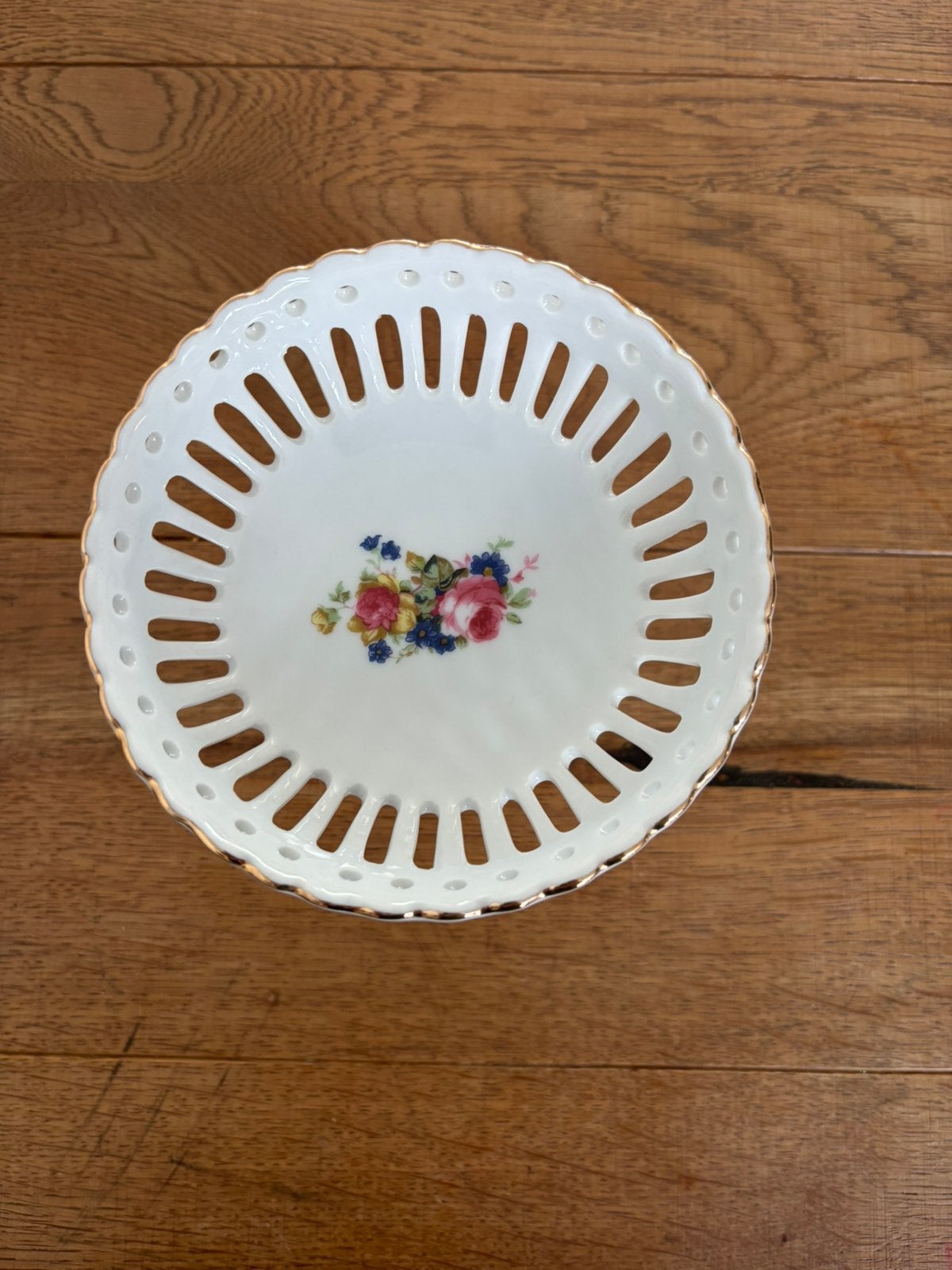 vintage porseleinen bonbonschaaltje sierlijk bloemmotief, Ophalen of Verzenden