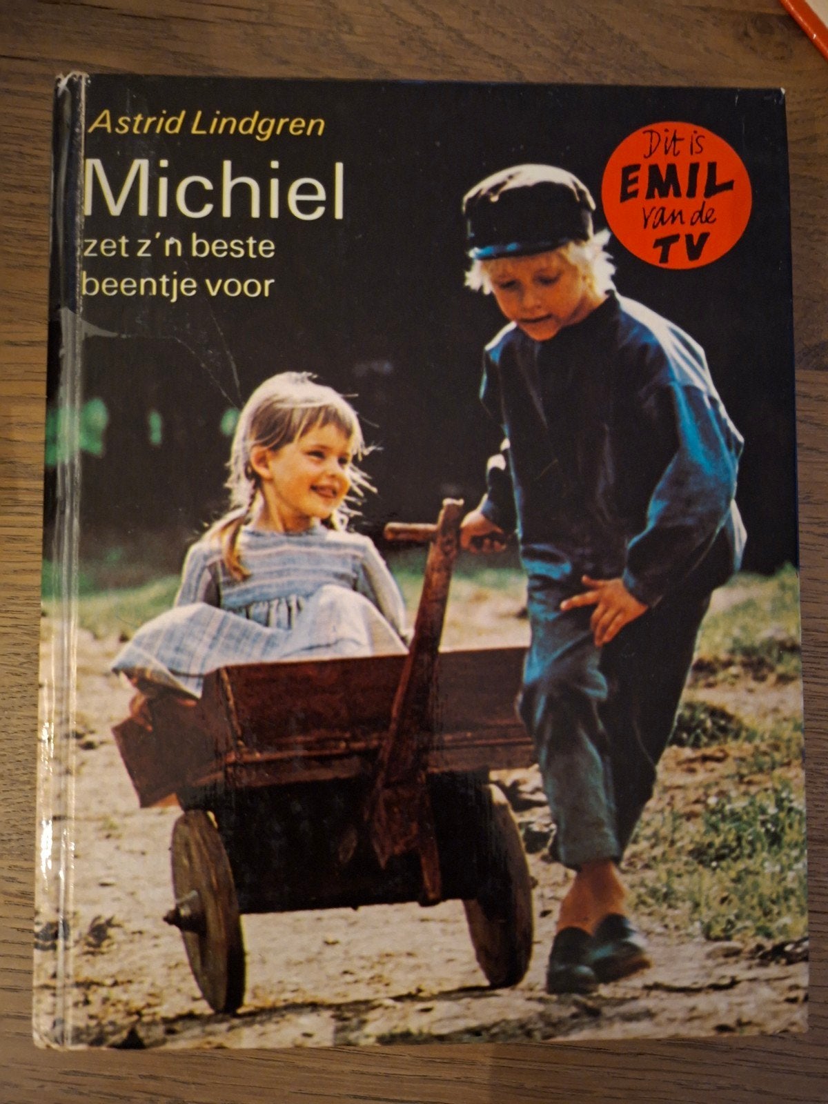 Michiel zet z'n beste beentje voor - Astrid Lindgren, Boeken, Ophalen of Verzenden, Gelezen, Astrid Lindgren, Fictie algemeen