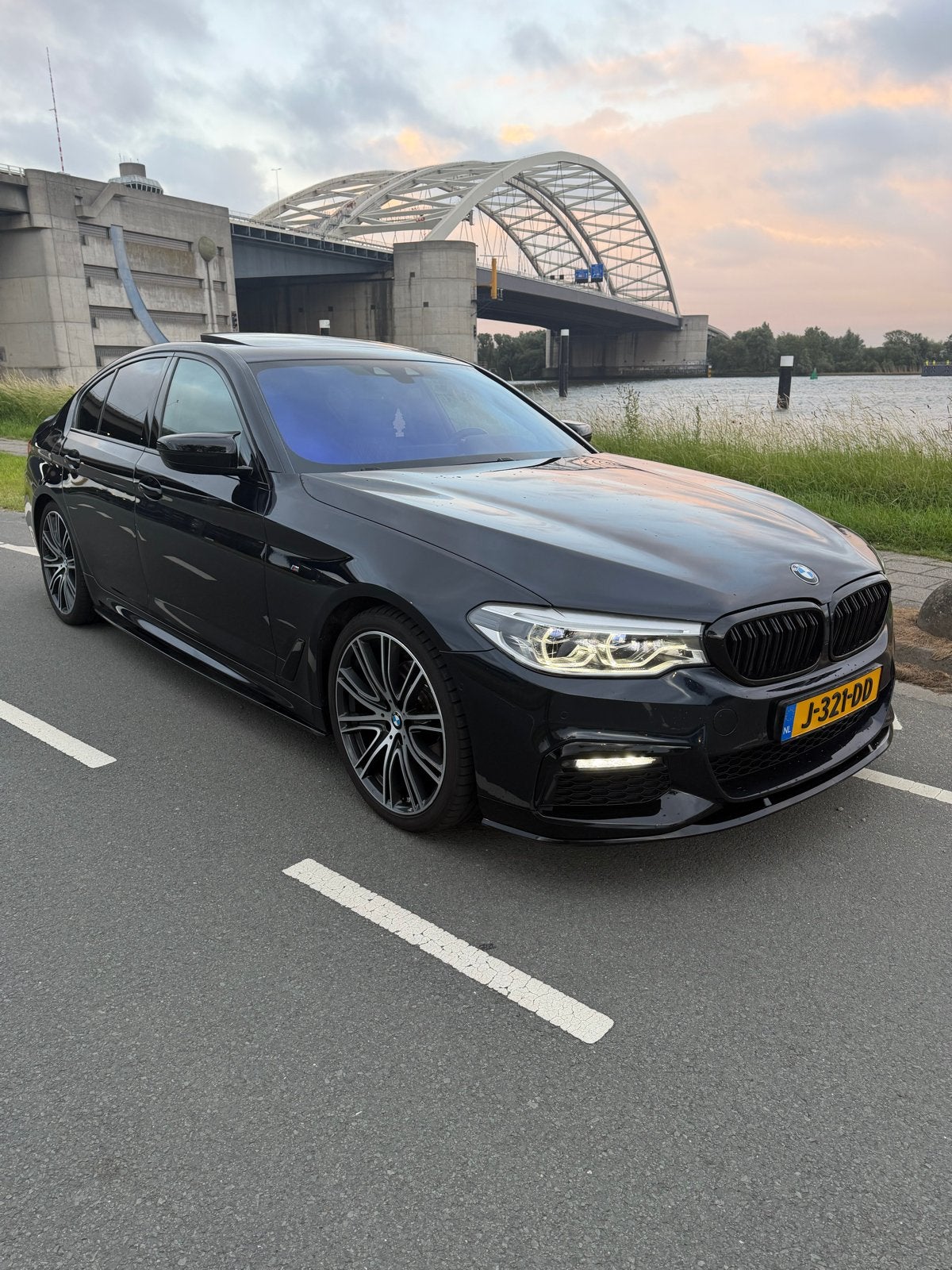 BMW G30 5-Serie 520i 184pk Aut, HUD, 2020 M# CarbonSchwarz, 1998 cc, Achterwielaandrijving, 2000 kg, Particulier