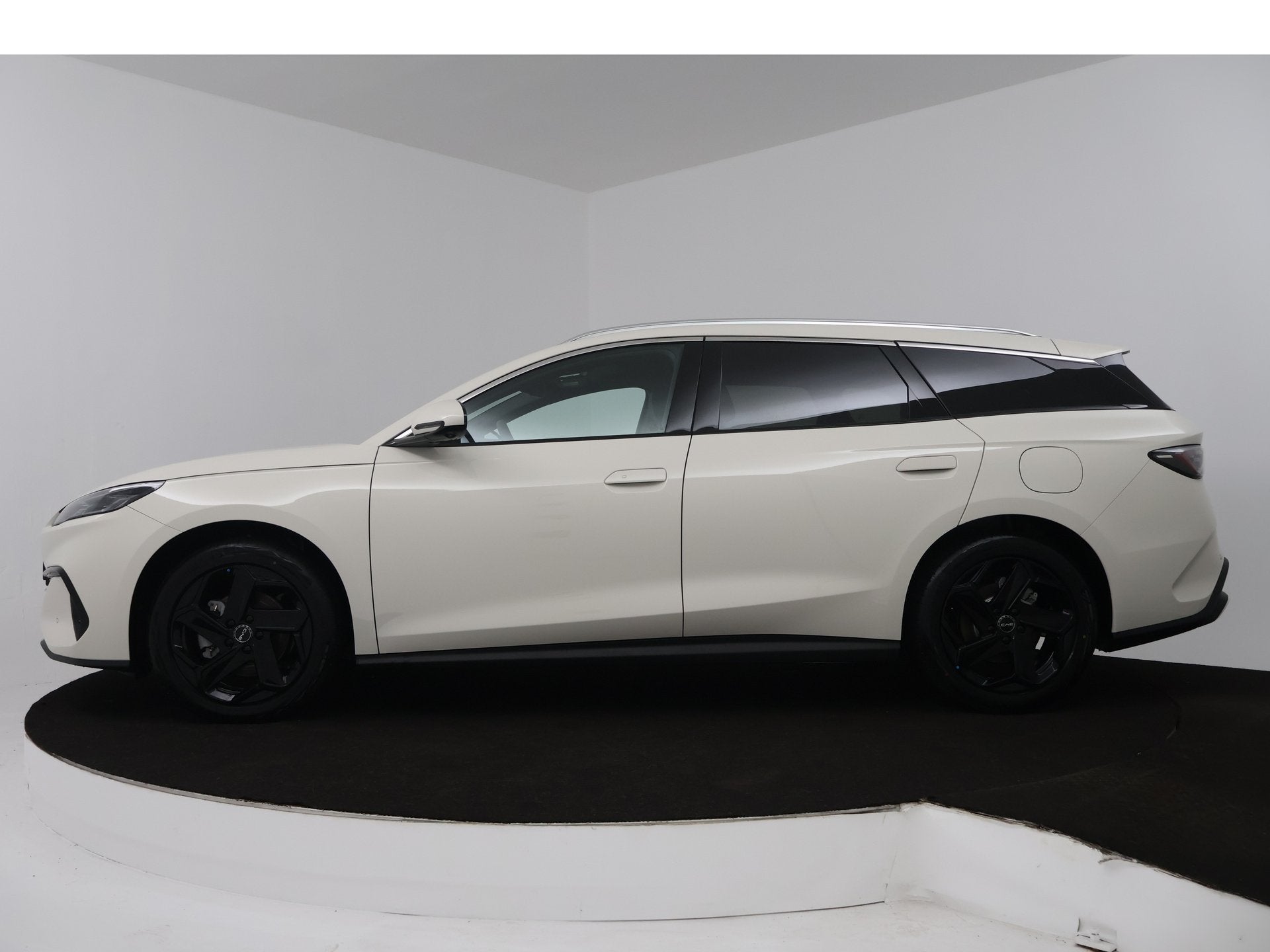 BYD SEAL 6 Touring 1.5 DM-i Comfort | Inclusief € 4000,- A, Auto's, Automatische klimaatregeling, 1498 cc, Zwart, 4 cilinders