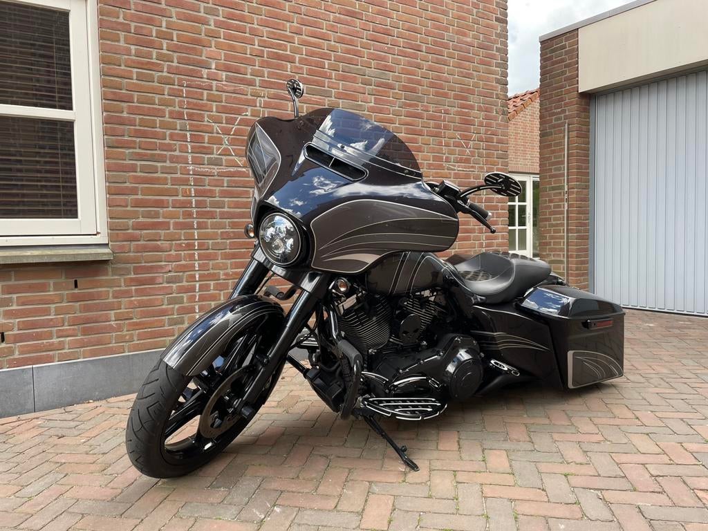 Harley Davidson street Glide Bagger, 2 cilinders, 1690 cc, Chopper, Particulier