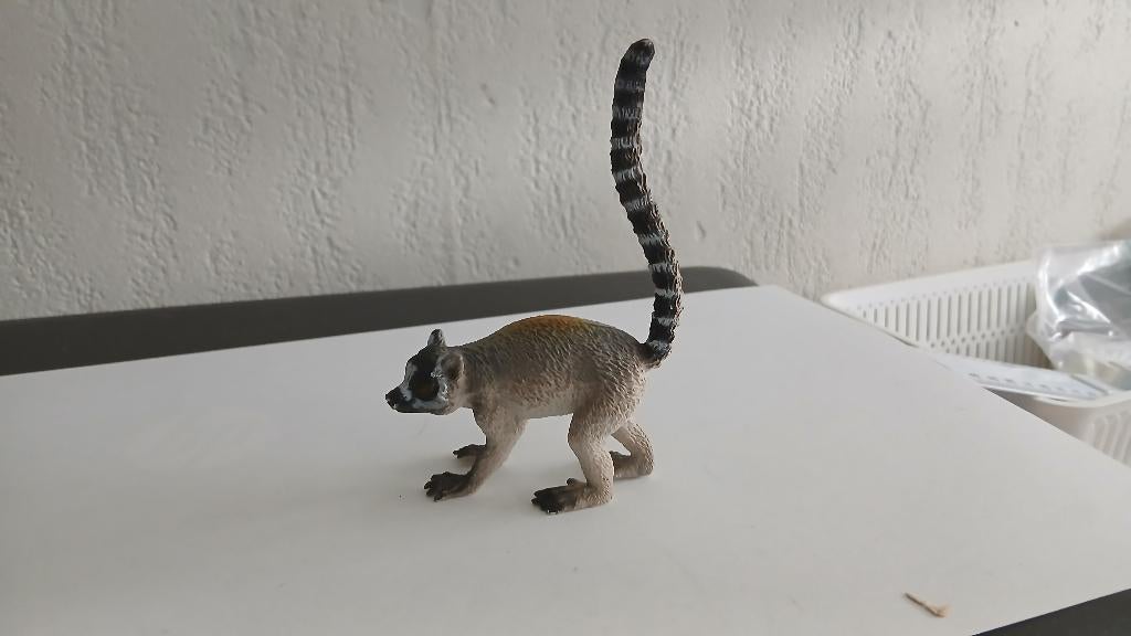 Ringstaartmaki. dierfiguur (geen Schleich), Verzamelen, Dierenverzamelingen, Ophalen of Verzenden, Gebruikt, Overige soorten, Beeldje of Figuurtje