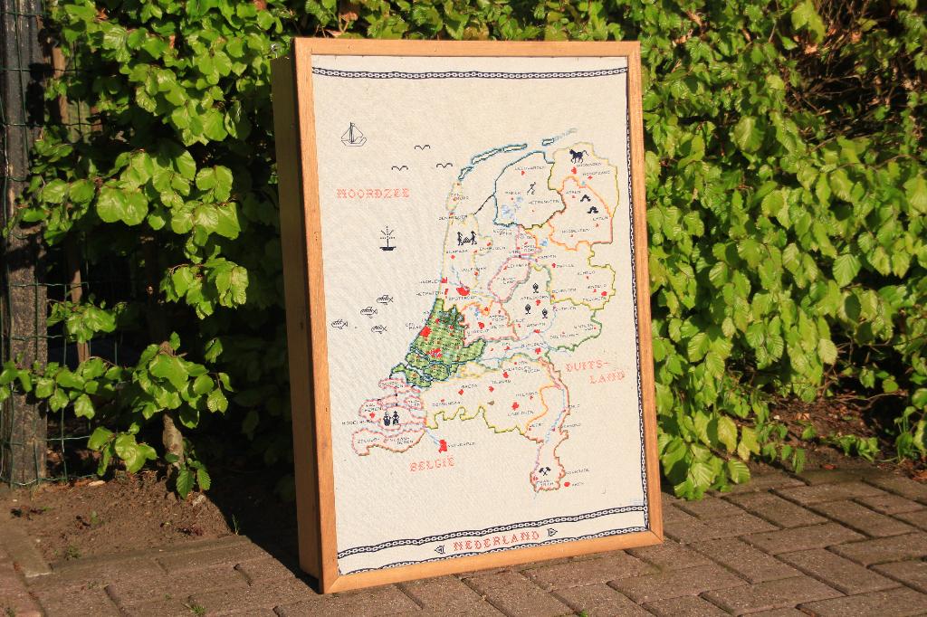 Geborduurde landkaart met ledverlichting op de kaart!, Ophalen of Verzenden, Zo goed als nieuw, 1800 tot 2000, Landkaart