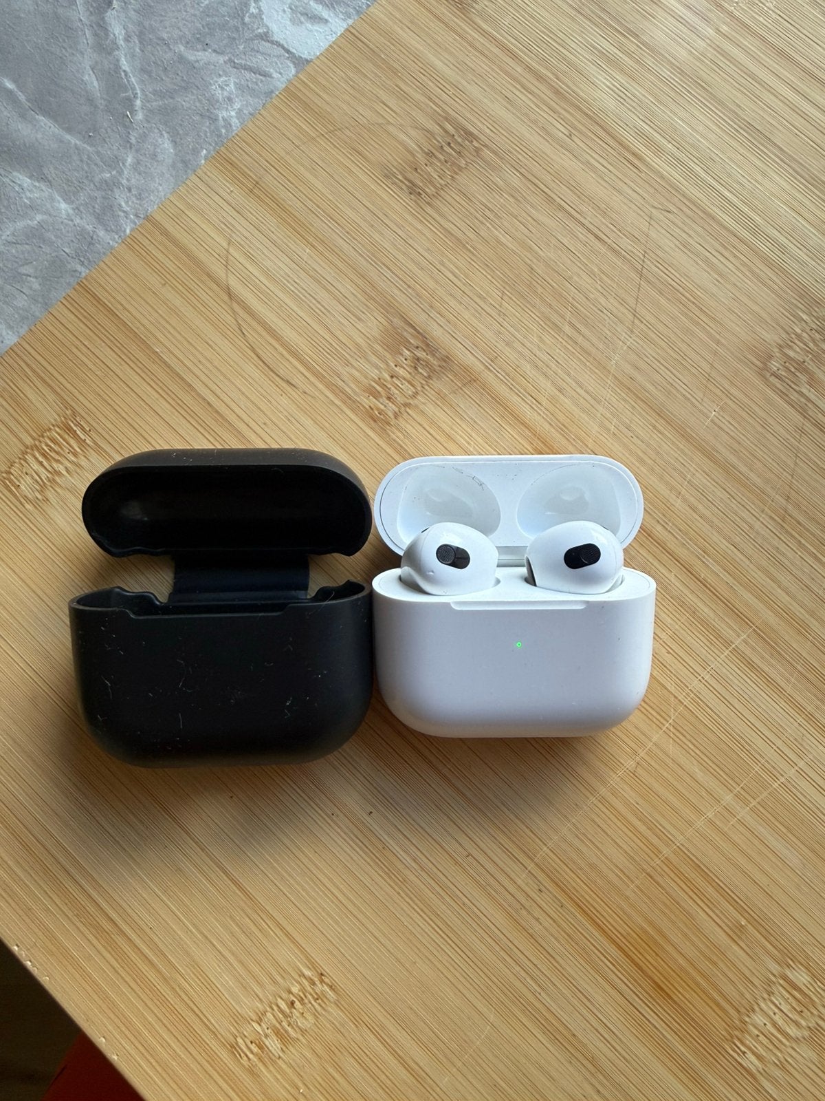 Apple Airpods 3e generatie, Telecommunicatie, Mobiele telefoons | Oordopjes, Gebruikt, Ophalen of Verzenden, Apple, In oorschelp (earbud)