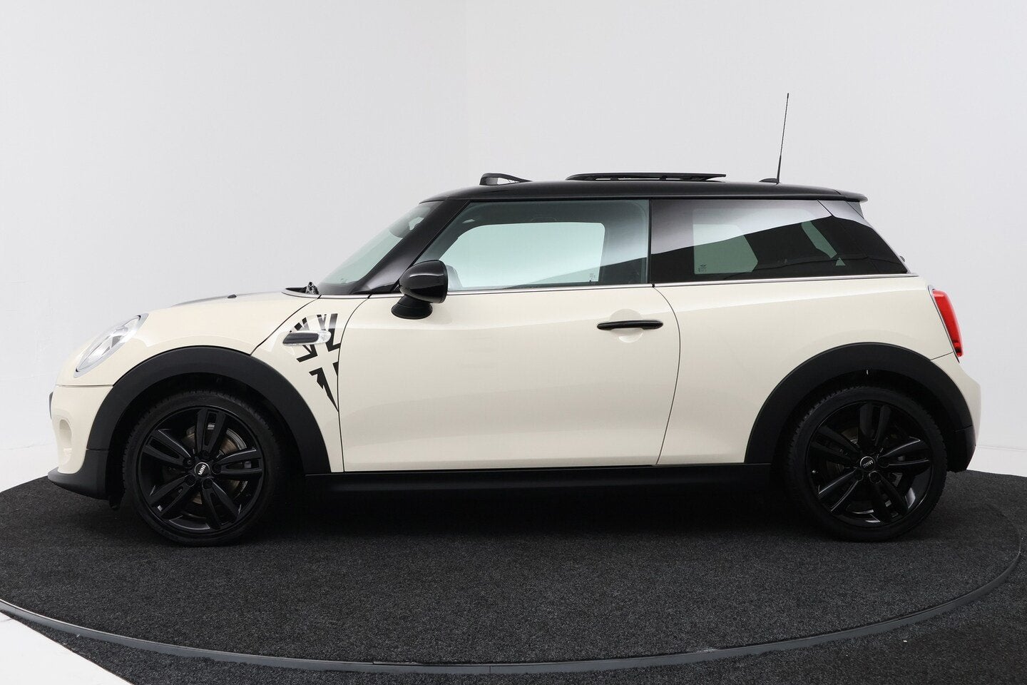 MINI Cooper 1.5 Chili (PANORAMADAK, GROOT-NAVIGATIE, LED, SP, Auto's, Mini, Voorwielaandrijving, 136 pk, Gebruikt, Euro 6