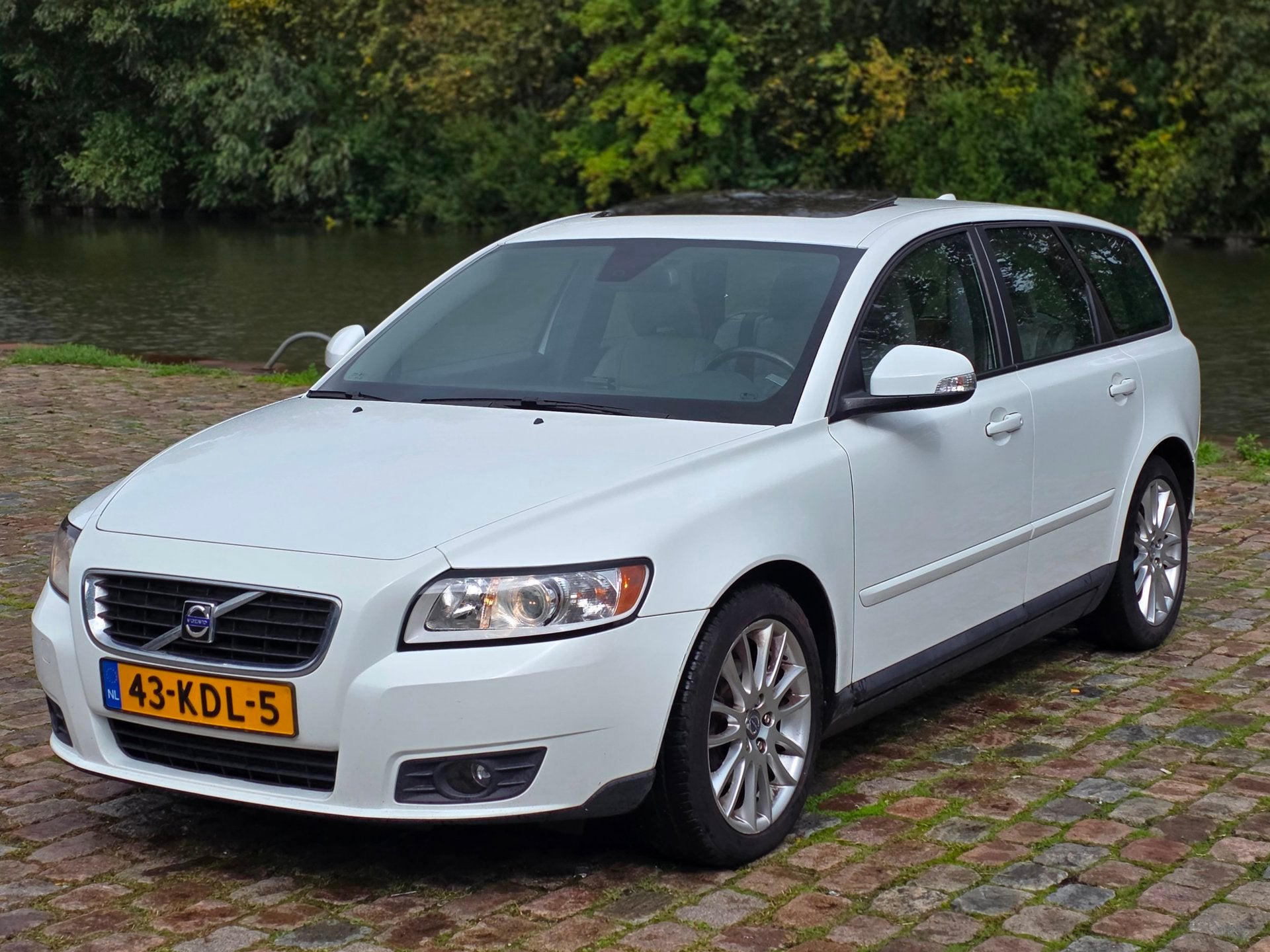 Volvo V50 1.6D S/S 1e eigenaar uniek km org nl auto leerbeke, Auto's, Voorwielaandrijving, Gebruikt, 4 cilinders, 700 kg