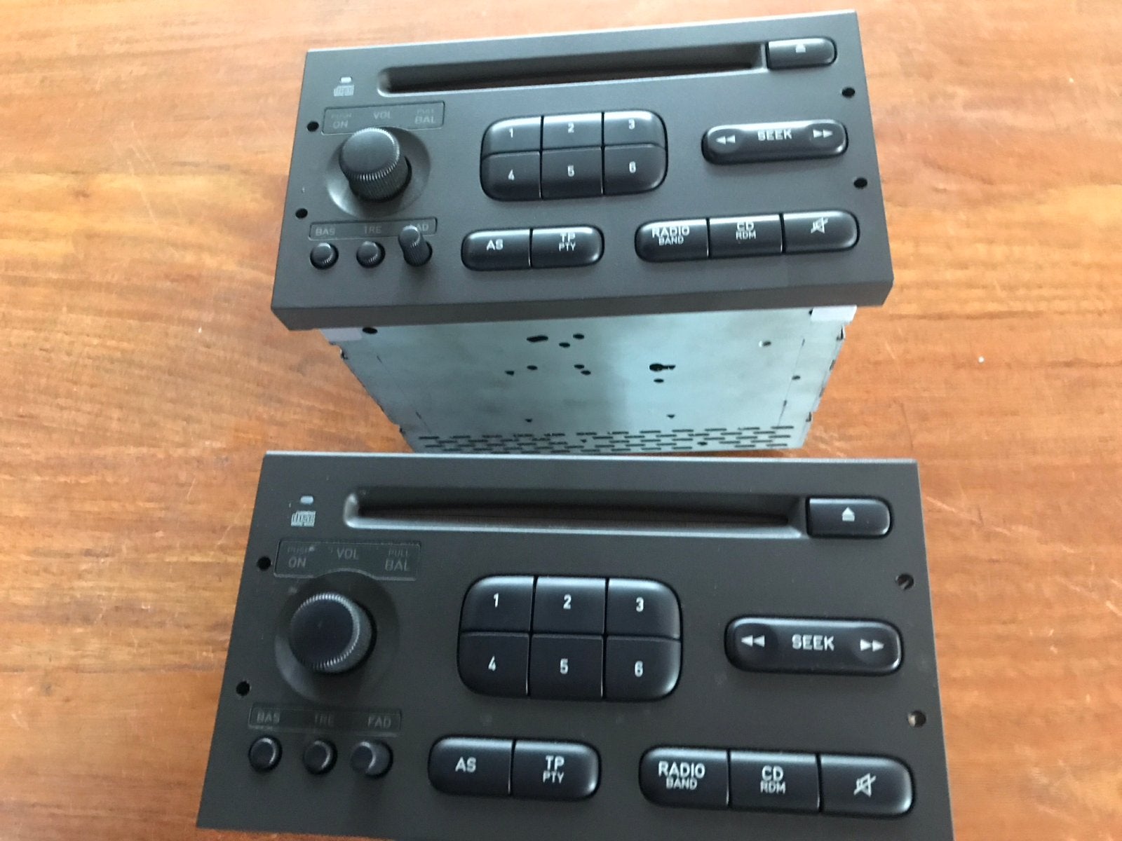 2x Autoradio Saab 9-3 (1998) - Voor de handige techneut, Auto diversen, Ophalen of Verzenden, Gebruikt