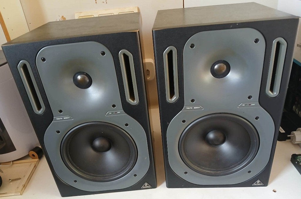 Behringer 2031a the truth actieve monitors set