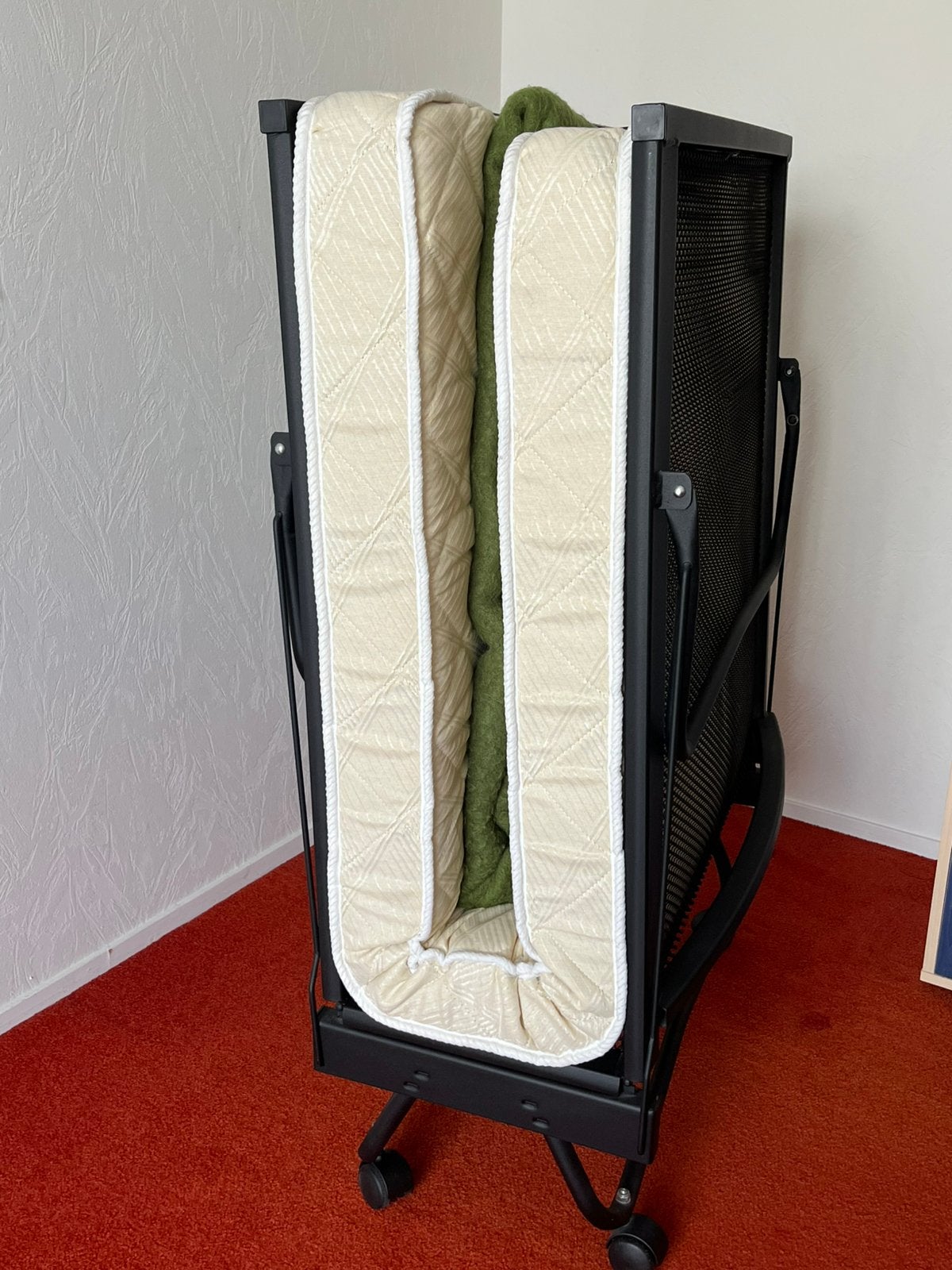 Vouwbed compleet met matras en 100% wollen deken, Ophalen, Zo goed als nieuw