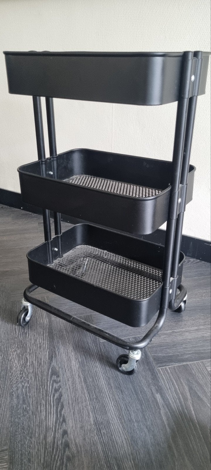 Zwarte metalen rolkar / trolley (3 lagen), Ophalen, Zo goed als nieuw