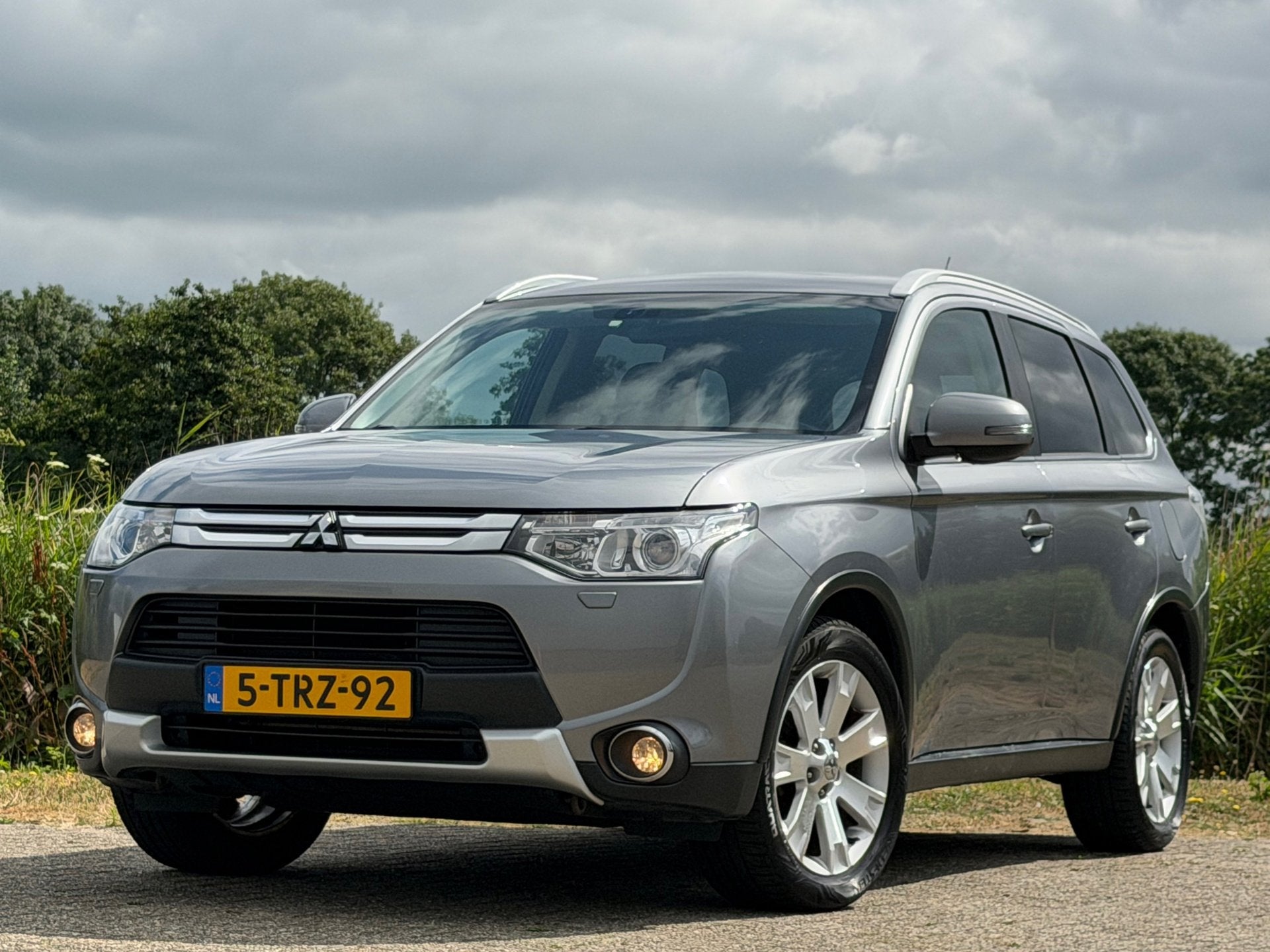 Mitsubishi Outlander 2.0 Instyle 4WD 7 pers Automaat - Titan, Auto's, Automaat, 15 km/l, Zwart, 4 cilinders
