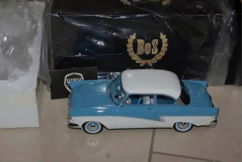 1:18 FORD TAUNUS 17M P2 BOS models BOS019 in box WRH, Hobby en Vrije tijd, Modelauto's | 1:18, Verzenden, Zo goed als nieuw, Auto