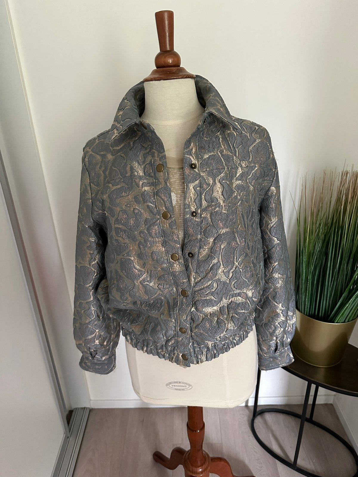Eyecatcher Nora bomberjack met gouden details (38/42), Ophalen of Verzenden, Nieuw, Maat 36 (S), Blauw