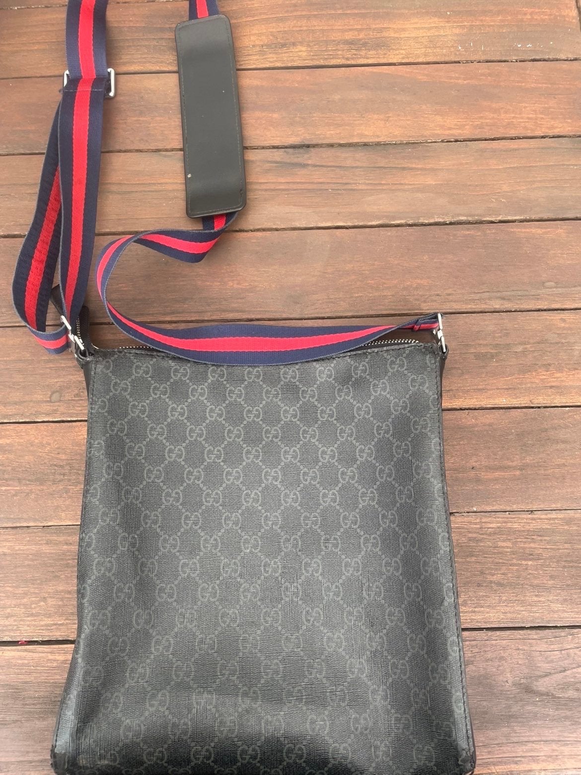 Gucci Schoudertas - Rits vervangen, lichte schade onderkant, Ophalen of Verzenden, Gebruikt, Zwart, Schoudertasje