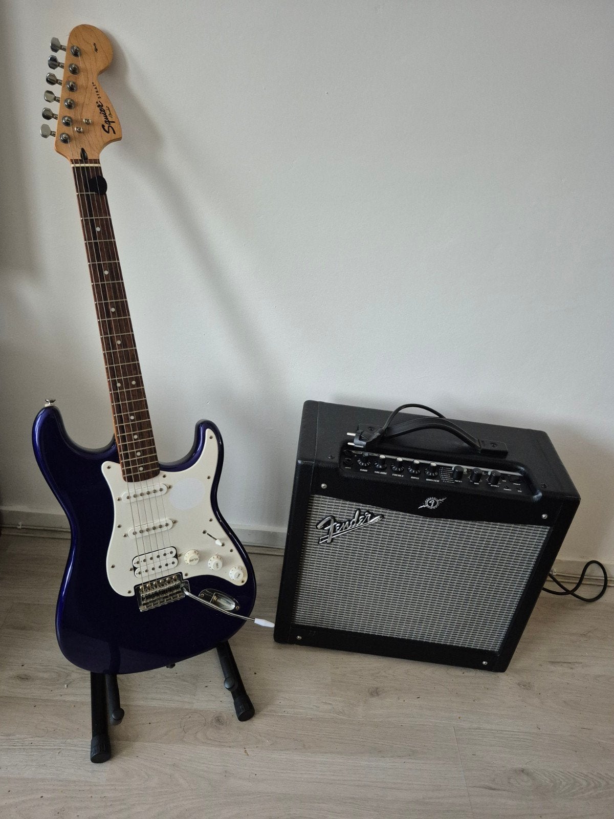 Squier Stratocaster met Fender Mustang LT25 versterker, Ophalen, Fender, Gebruikt, Met versterker