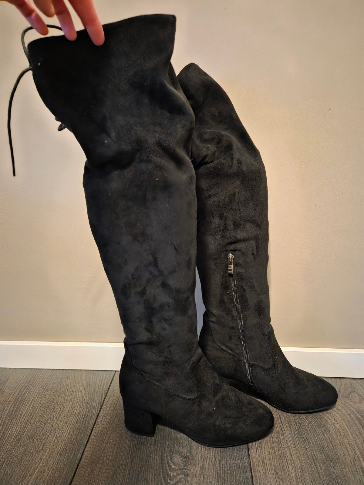 Knielaarzen met hak, Kleding | Dames, Schoenen, Hoge laarzen, Zwart, Ophalen of Verzenden, Zo goed als nieuw