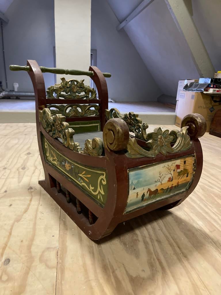 Antieke houten slee met handgeschilderde decoraties, Antiek en Kunst, Ophalen