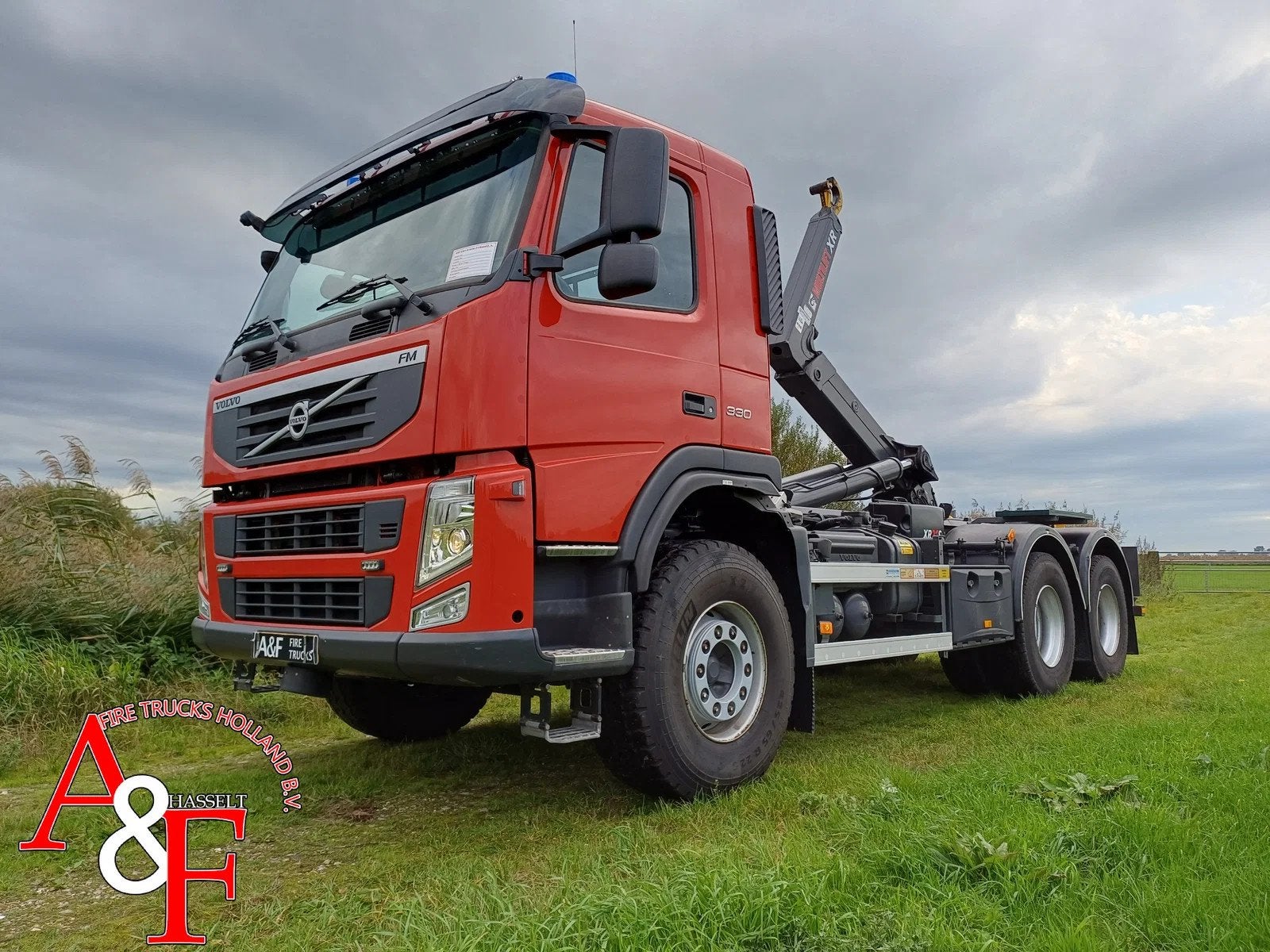 Volvo FM 330 HIAB XR21 6x4 (Ex. Brandweer) (bj 2011), Auto's, Euro 5, Achterwielaandrijving, Origineel Nederlands, Bedrijf