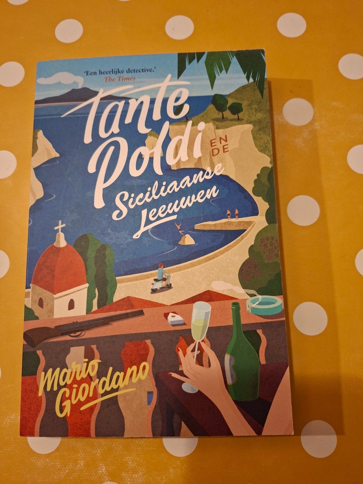 Tante Poldi en de Siciliaanse Leeuwen - Mario Giordano, Ophalen of Verzenden, Zo goed als nieuw, Mario Giordano
