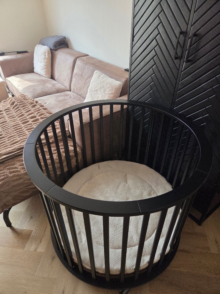Zwarte ronde box, Kinderen en Baby's, Boxen, Ophalen of Verzenden, Zo goed als nieuw, Rond, In hoogte verstelbaar