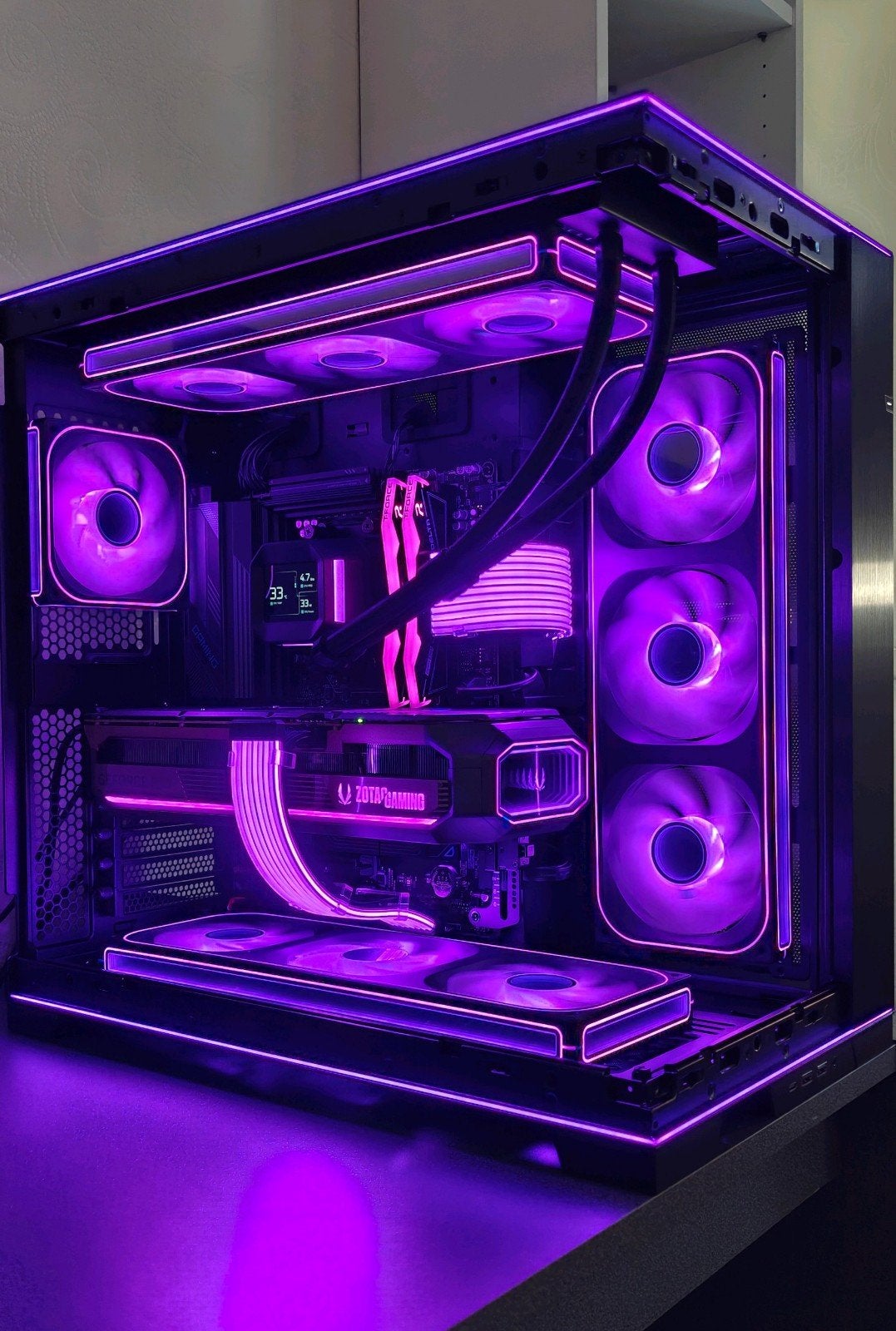Foto 5 van [NIEUW] Game PC | RTX 5080 | Ryzen 9800x3d | 32GB | Gen5 SSD