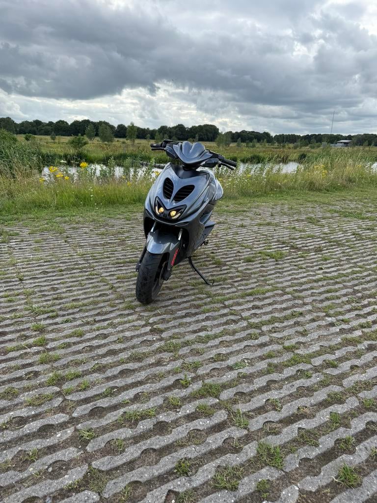Yamaha aerox 70cc, Fietsen en Brommers, Scooters | Yamaha, Ophalen, Zo goed als nieuw, Tweetakt, Aerox