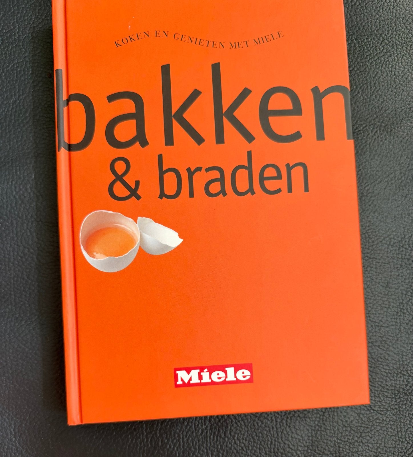 Miele Kookboek: Bakken & Braden - Recepten voor Oven & Fornu, Ophalen, Zo goed als nieuw, Overige gebieden, Hoofdgerechten