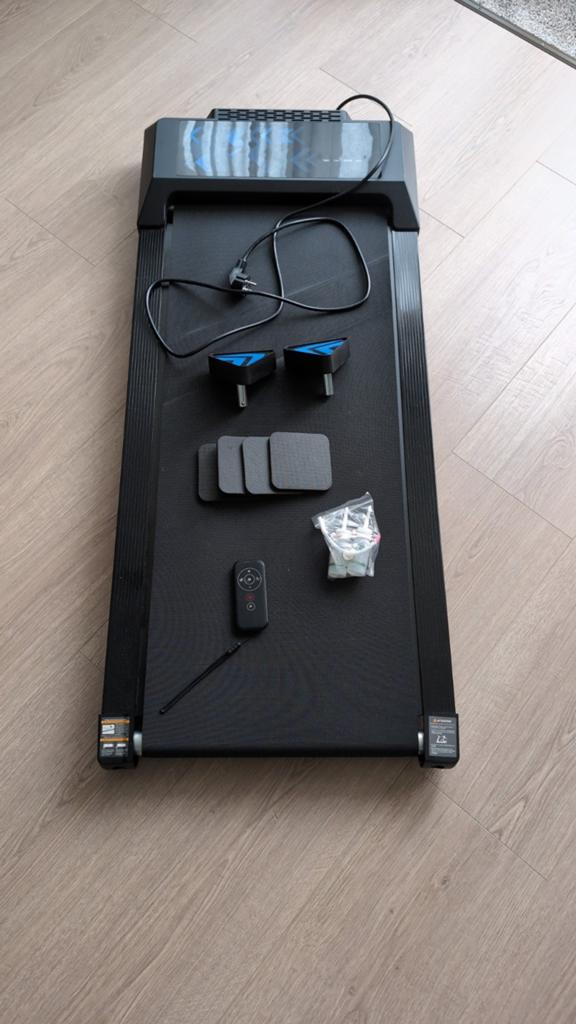 Compacte loopband met afstandsbediening, Ophalen, Zo goed als nieuw, Metaal, Loopband