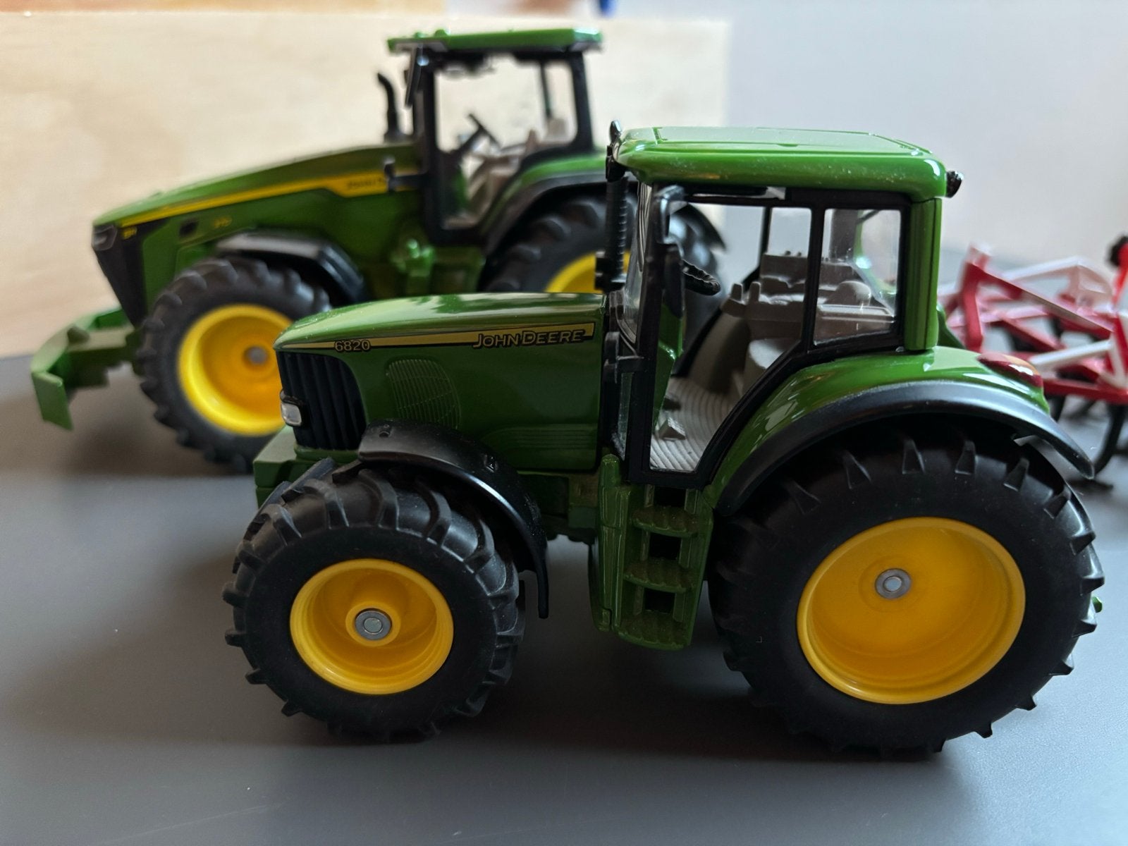Siku John Deere speelgoedtractoren met cultivator, Ophalen of Verzenden, Zo goed als nieuw