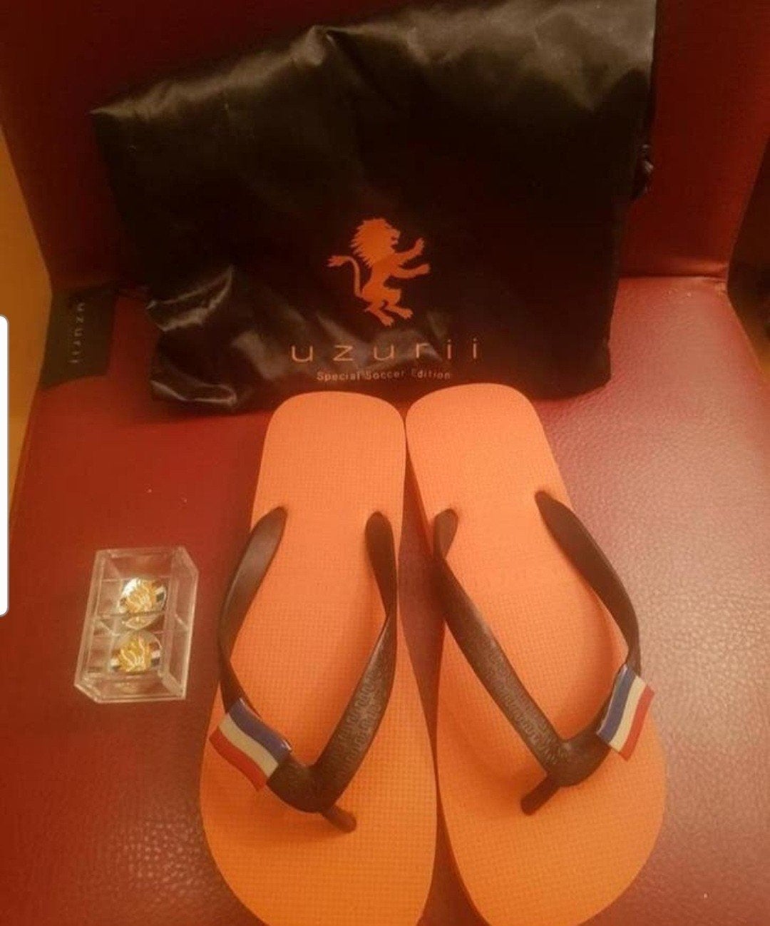 Uzurii voetbal slippers, maat 39-40, nieuw!, Slippers, Uzurii, Nieuw, Oranje
