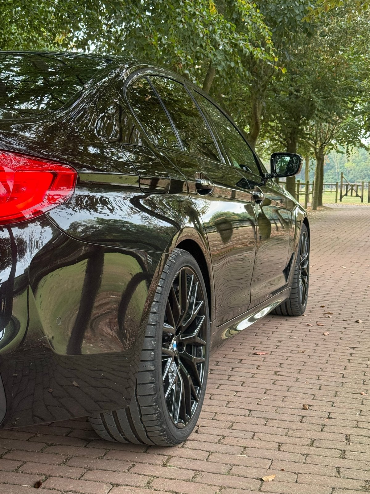 BMW 5-Serie 540i 430pk M-Sport  Xdrive Aut. 2018 Zwart, Automaat, Beige, 2000 kg, Vierwielaandrijving