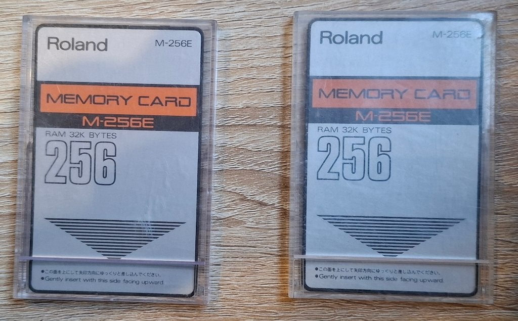 Roland M-256E Memory card (Zo goed als nieuw), 2 stuks, Muziek en Instrumenten, Ophalen of Verzenden, Zo goed als nieuw, Keyboard of Synthesizer