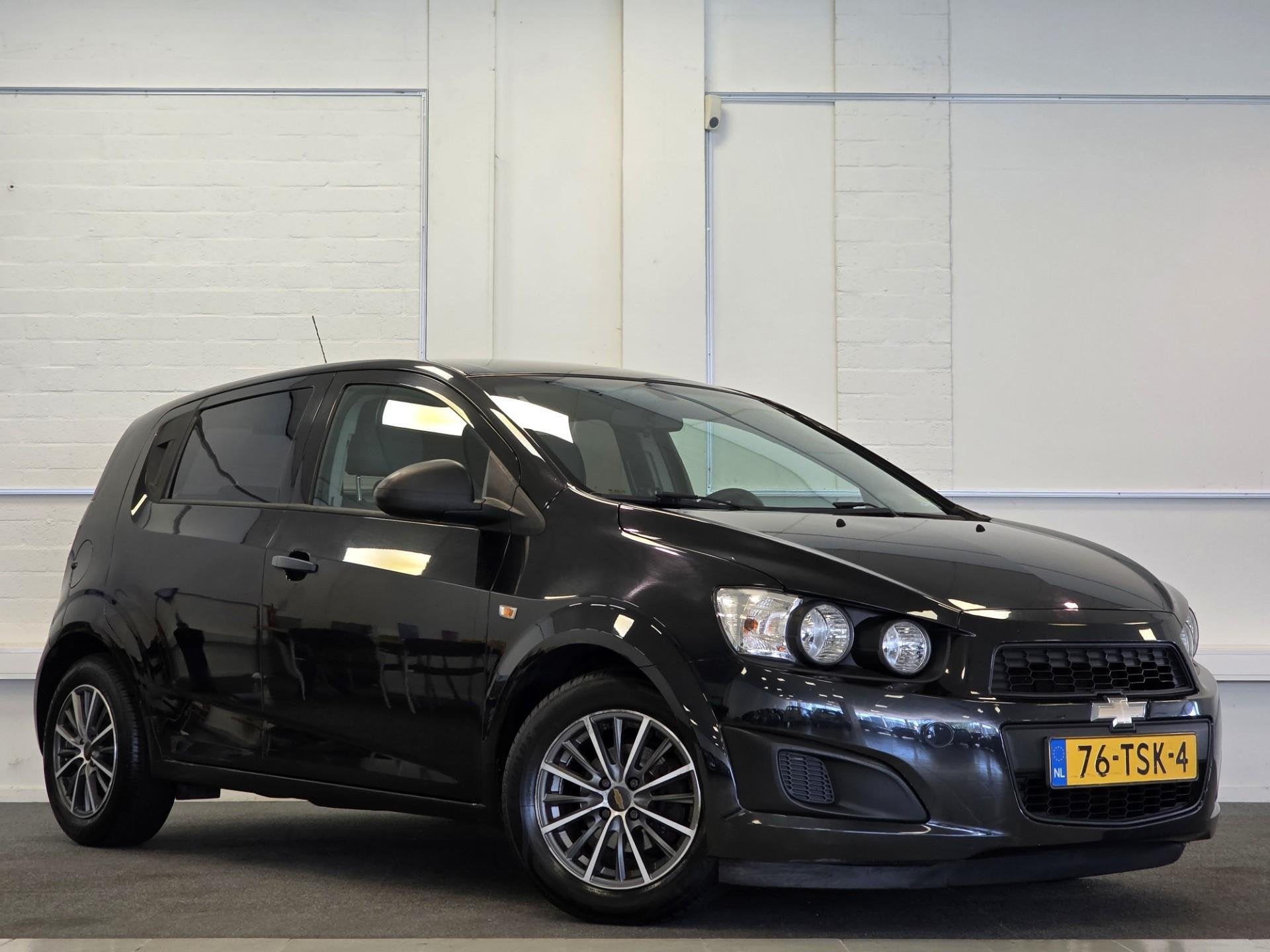 Chevrolet Aveo 1.2i LS Airco Carplay Nieuwe Banden Navigatie, Auto's, Voorwielaandrijving, Euro 5, 4 cilinders, 1229 cc