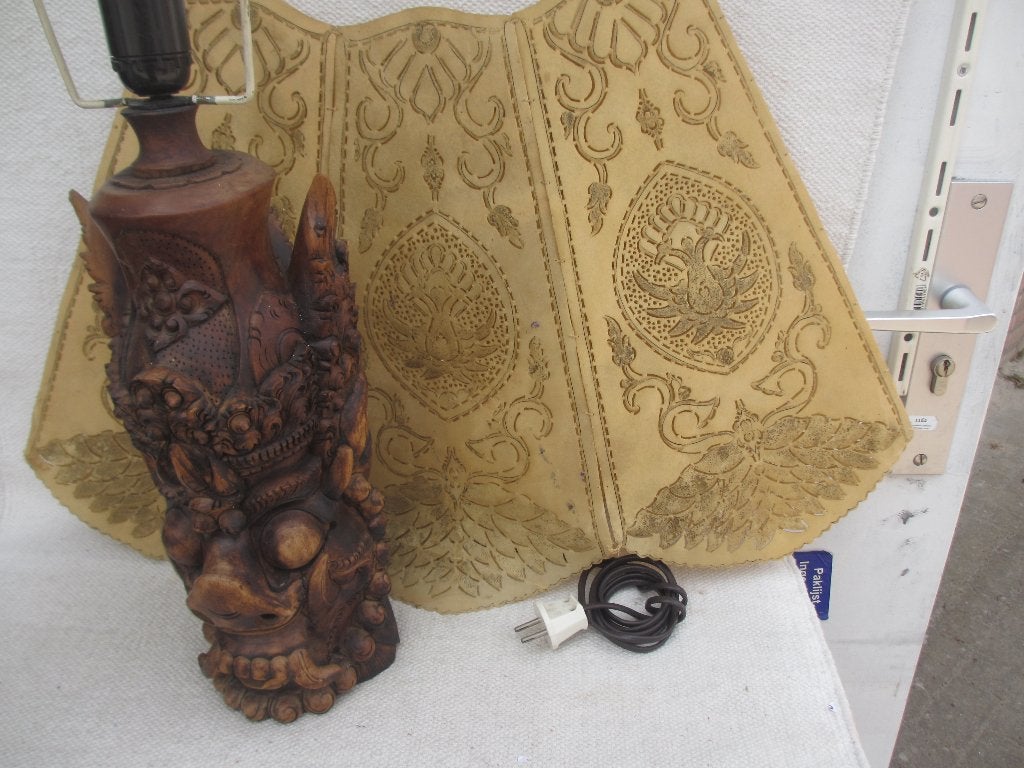 Een zware houtsnijwerk Balinese tafellamp voet jr 40/50, Gebruikt, Met schakelaar, Overige stijlen, 63 cm